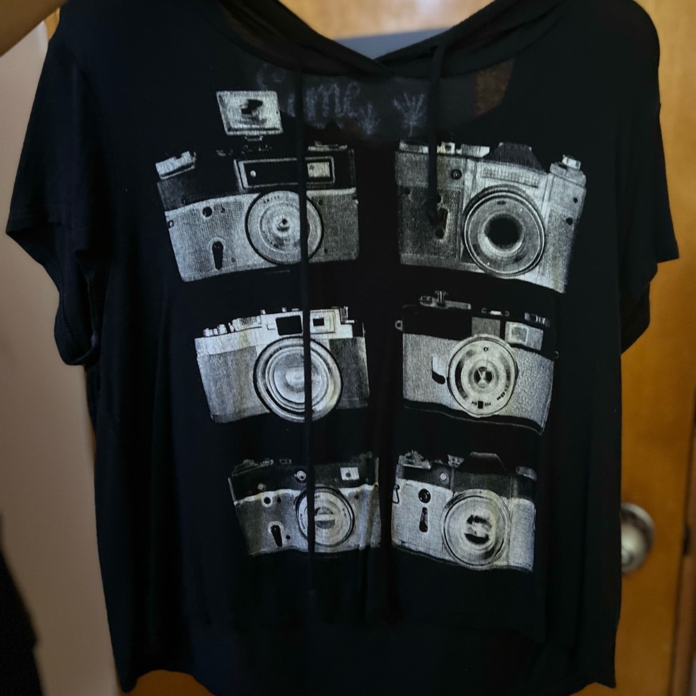 Hooded black T-Shirt with camera details